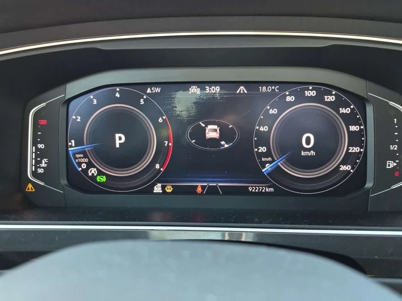 VW Tiguan  HIGHLINE R LINE /2 ключа/Панорама/подгрев/Памет - изображение 9