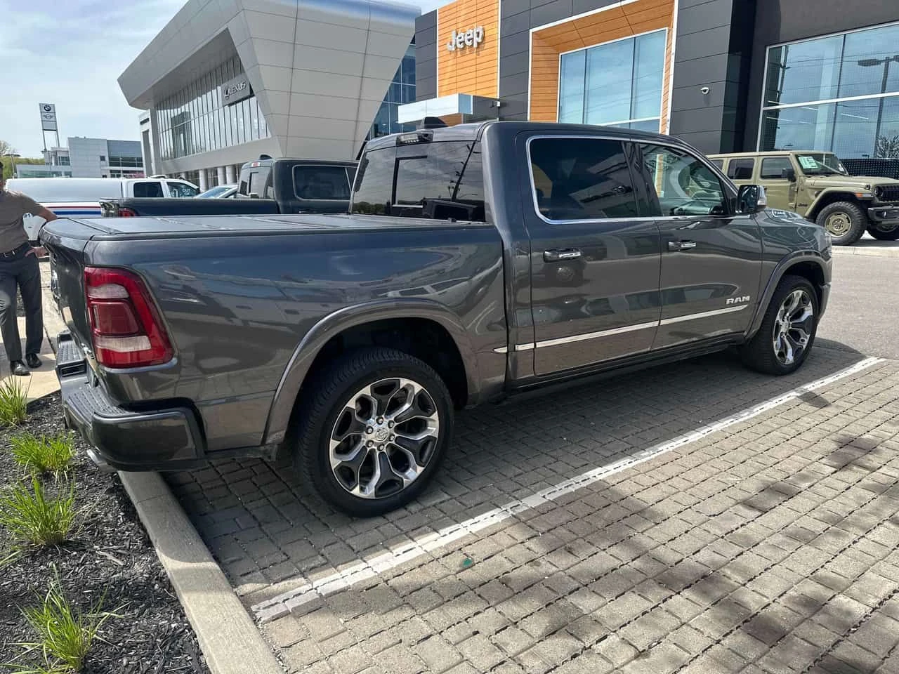 Dodge RAM 1500 * Limited * ПРЕДСТАВИТЕЛСТВО 360 * ПОДГРЕВИ * ПАМЕ, снимка 3 - Автомобили и джипове - 54628435