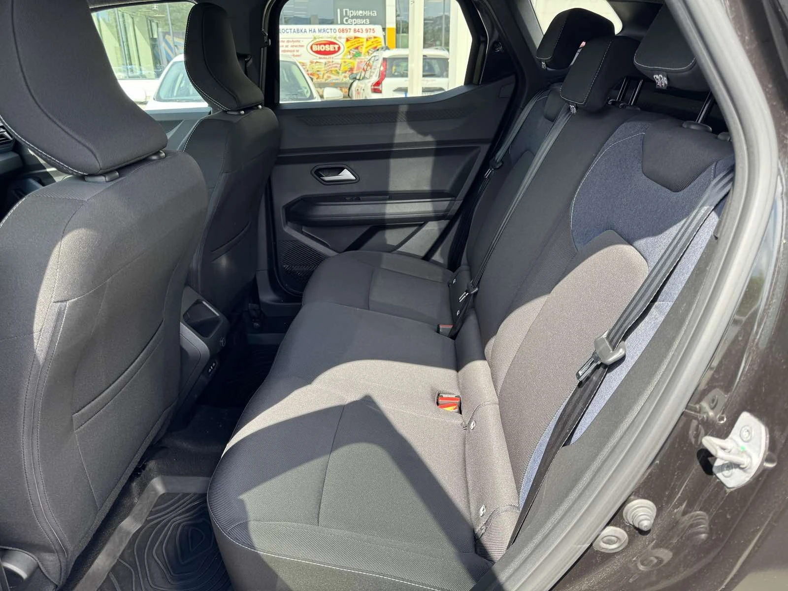 Dacia Duster 1.2Tce 130 k.c. 4x4, снимка 12 - Автомобили и джипове - 55692292