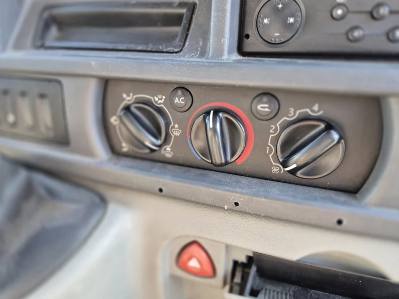 Renault Master Camper, снимка 9 - Бусове и автобуси - 52164777