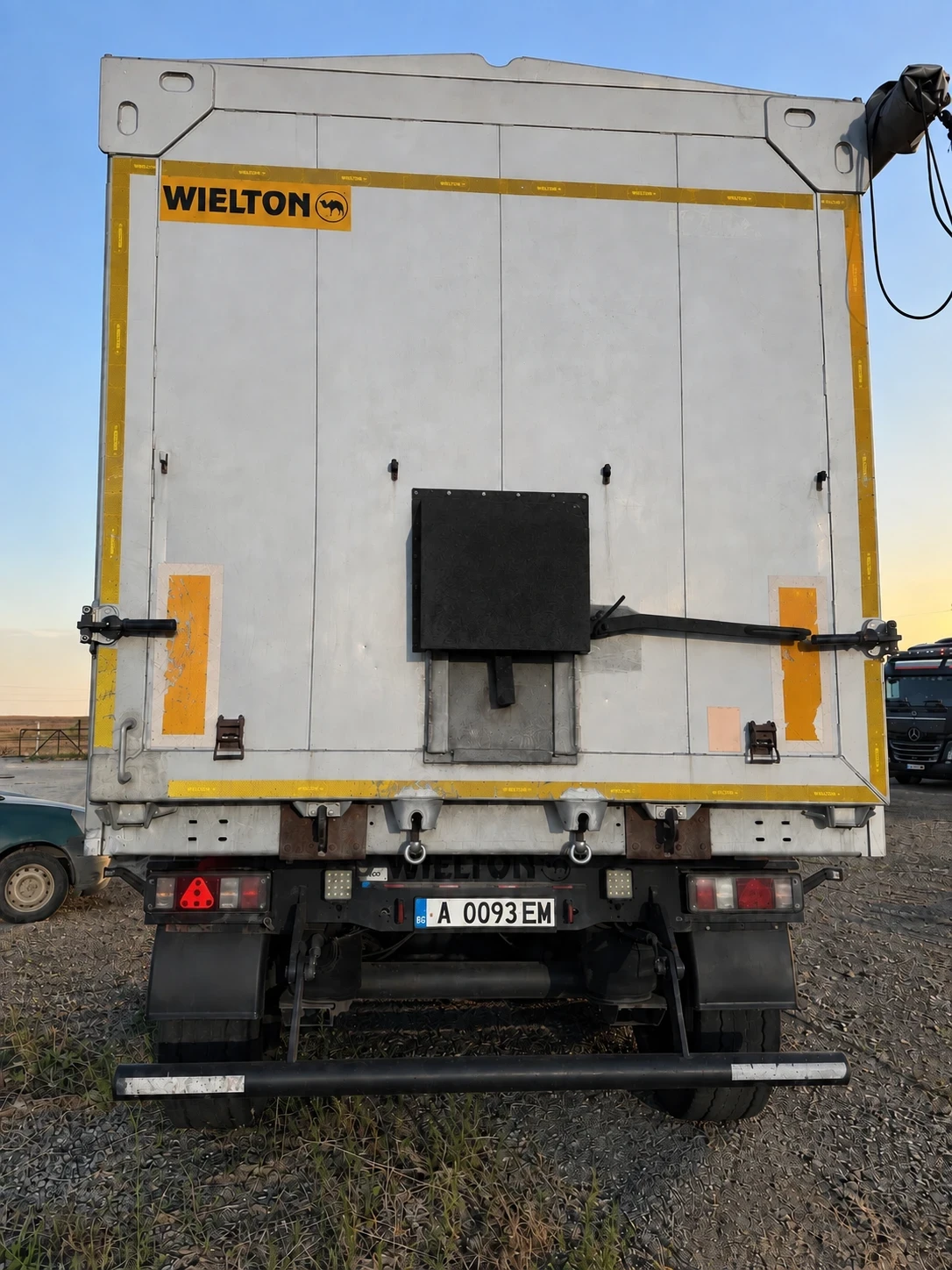 Полуремарке Wielton, снимка 4 - Ремаркета - 56003386