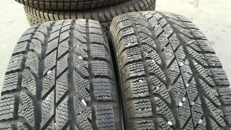 Гуми Зимни 205/70R15, снимка 4 - Гуми и джанти - 26747880