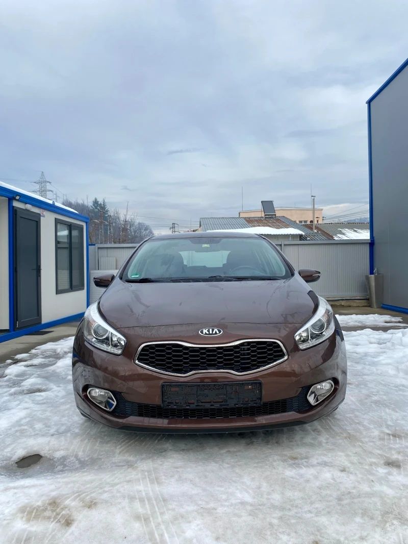 Kia Ceed 1.6 CRDi Navi, снимка 3 - Автомобили и джипове - 49392388