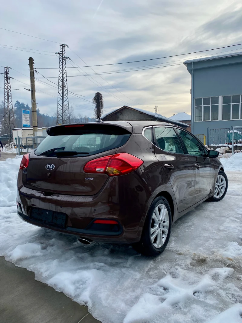 Kia Ceed 1.6 CRDi Navi, снимка 6 - Автомобили и джипове - 49392388