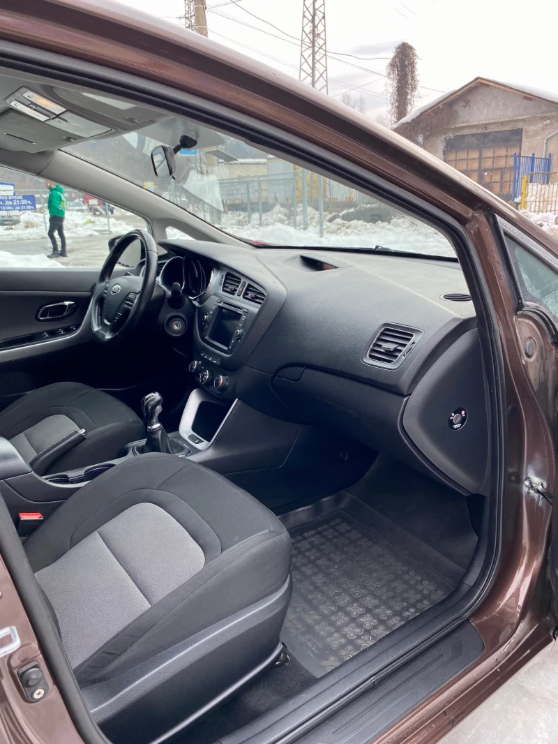 Kia Ceed 1.6 CRDi Navi, снимка 9 - Автомобили и джипове - 49392388