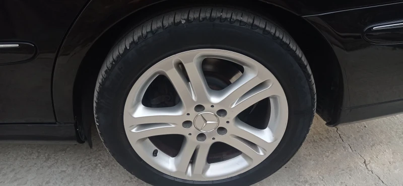 Mercedes-Benz E 220, снимка 2 - Автомобили и джипове - 52035075