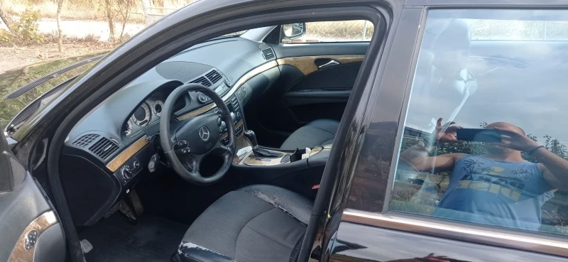 Mercedes-Benz E 220, снимка 4 - Автомобили и джипове - 52035075