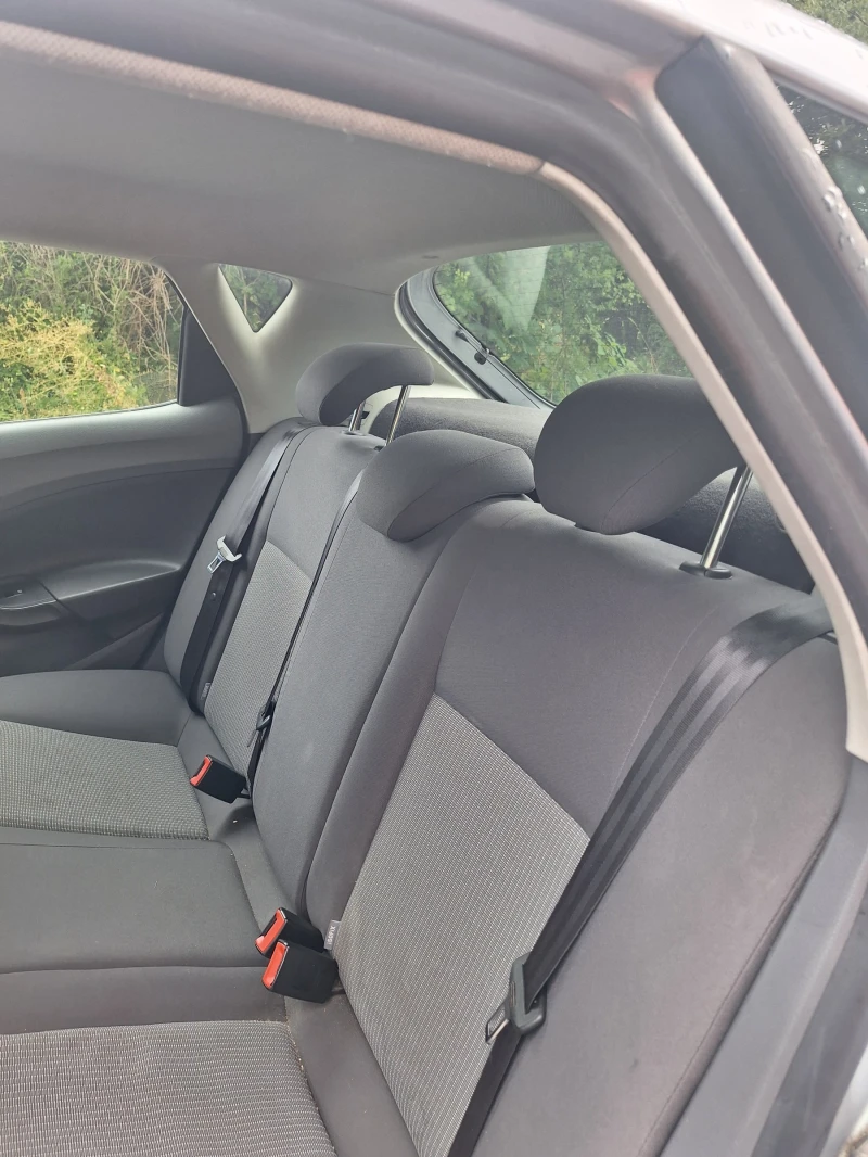 Seat Ibiza 1.2i, снимка 8 - Автомобили и джипове - 52830508