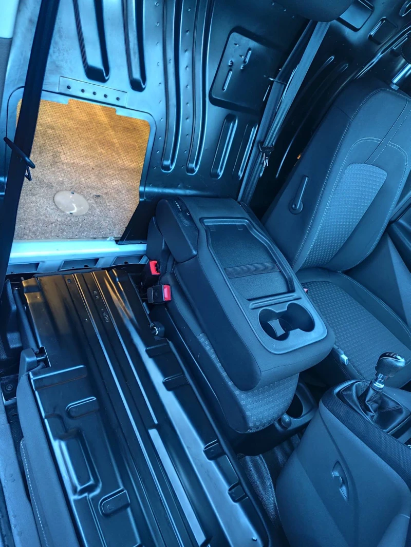 Ford Tourneo Connect T220 1.5 Tre, снимка 6 - Автомобили и джипове - 53307506