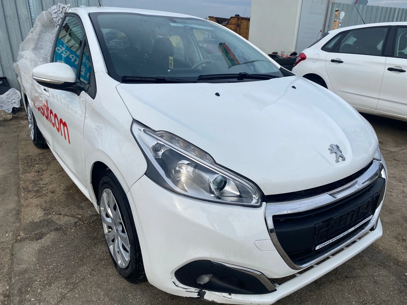 Peugeot 208 1.6 Blue HDI - изображение 2