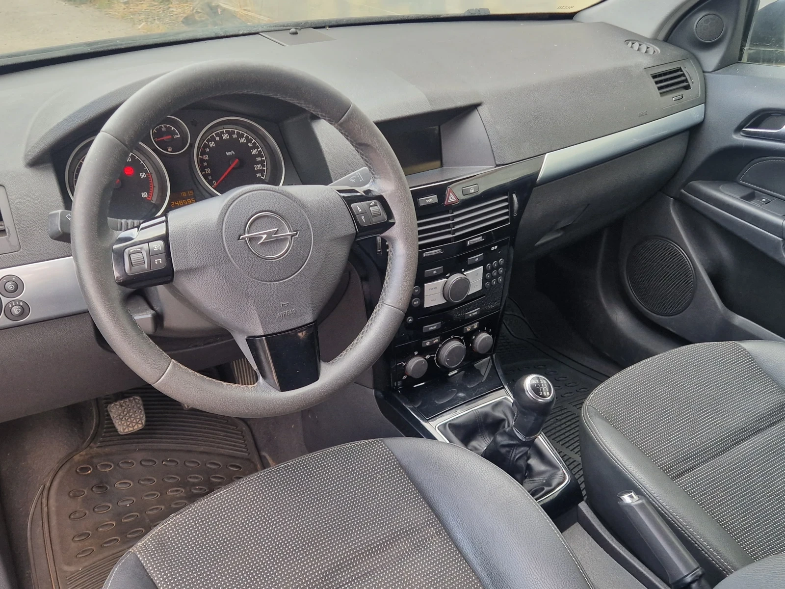 Opel Astra  H 1.7 CDTI GTC - изображение 4