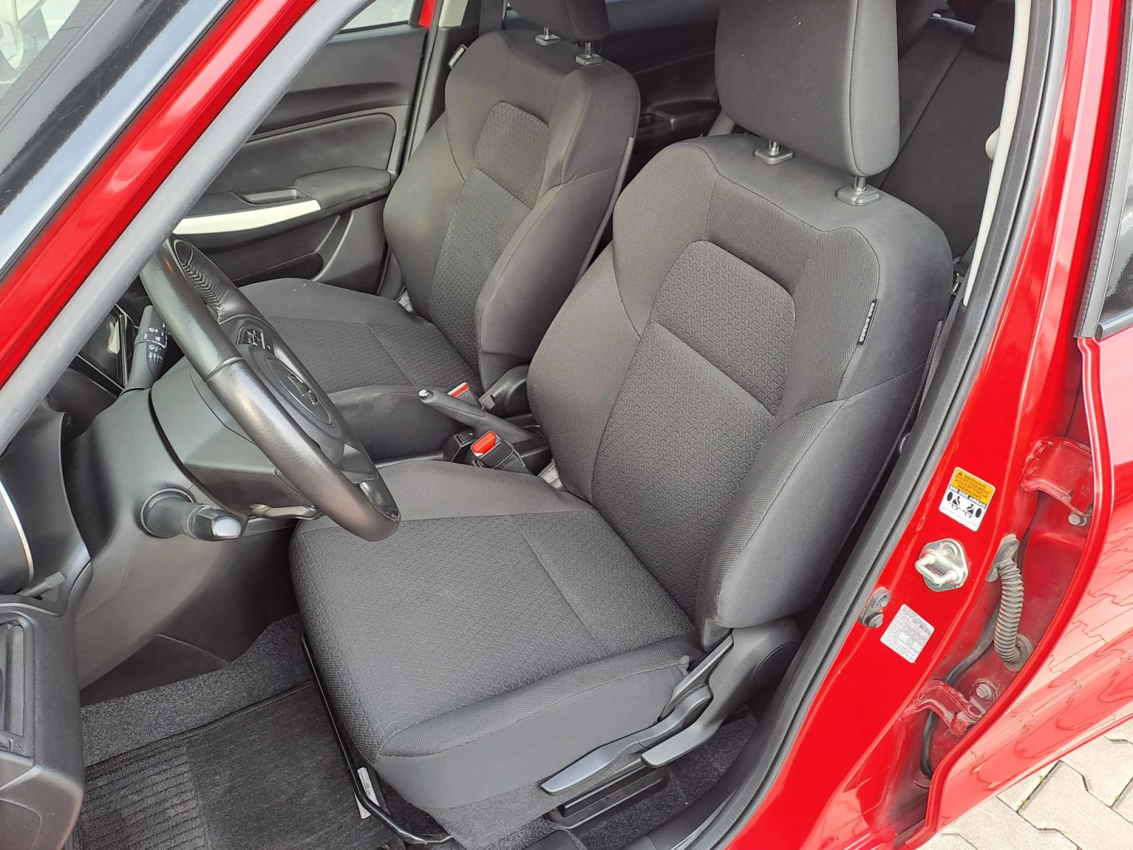 Suzuki Swift 1.2 GL+ Special HYBRID Коледен Бонус 5% - изображение 9