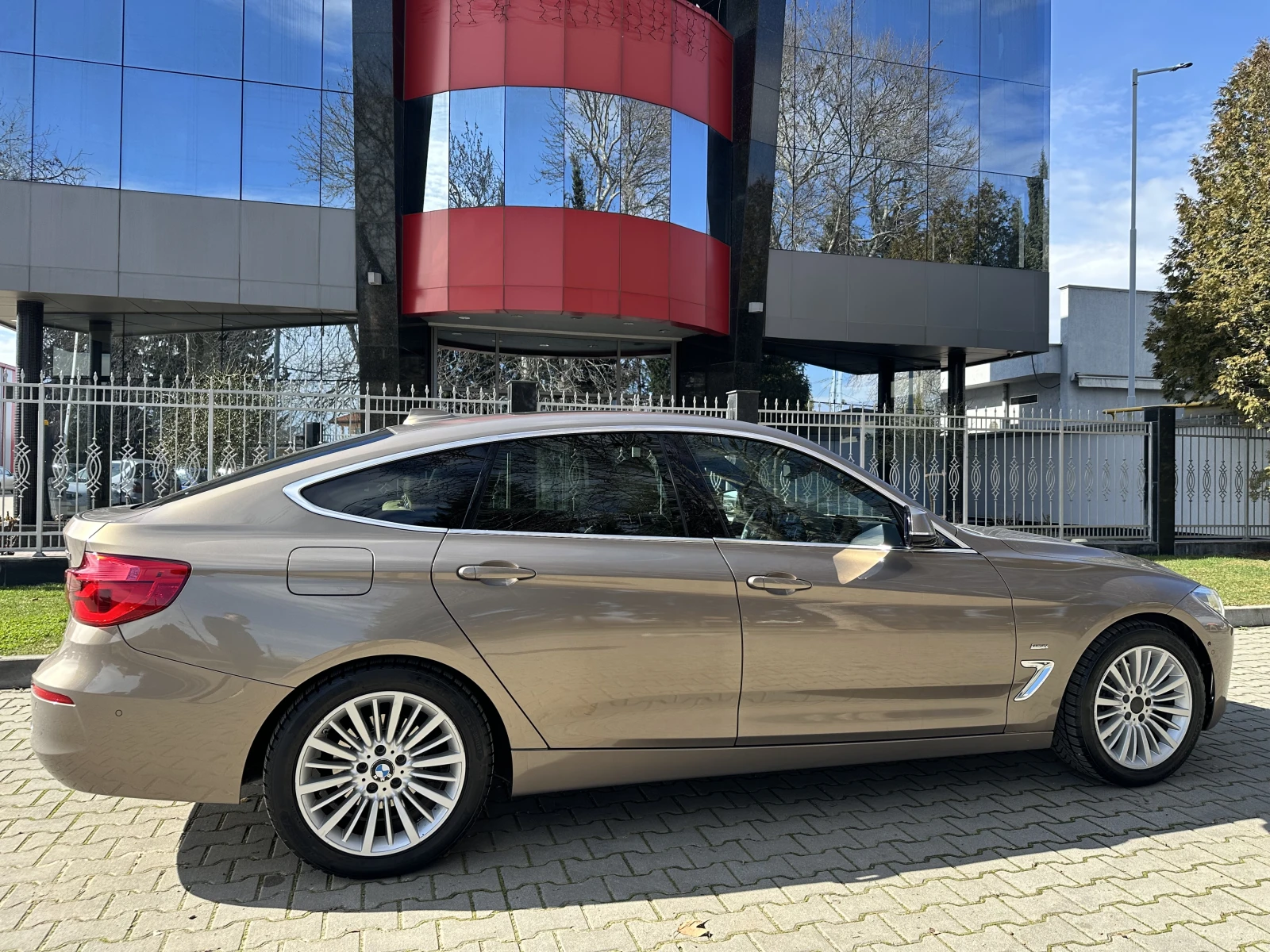 BMW 3gt 320d xDrive LED Luxury Line, снимка 6 - Автомобили и джипове - 54257019