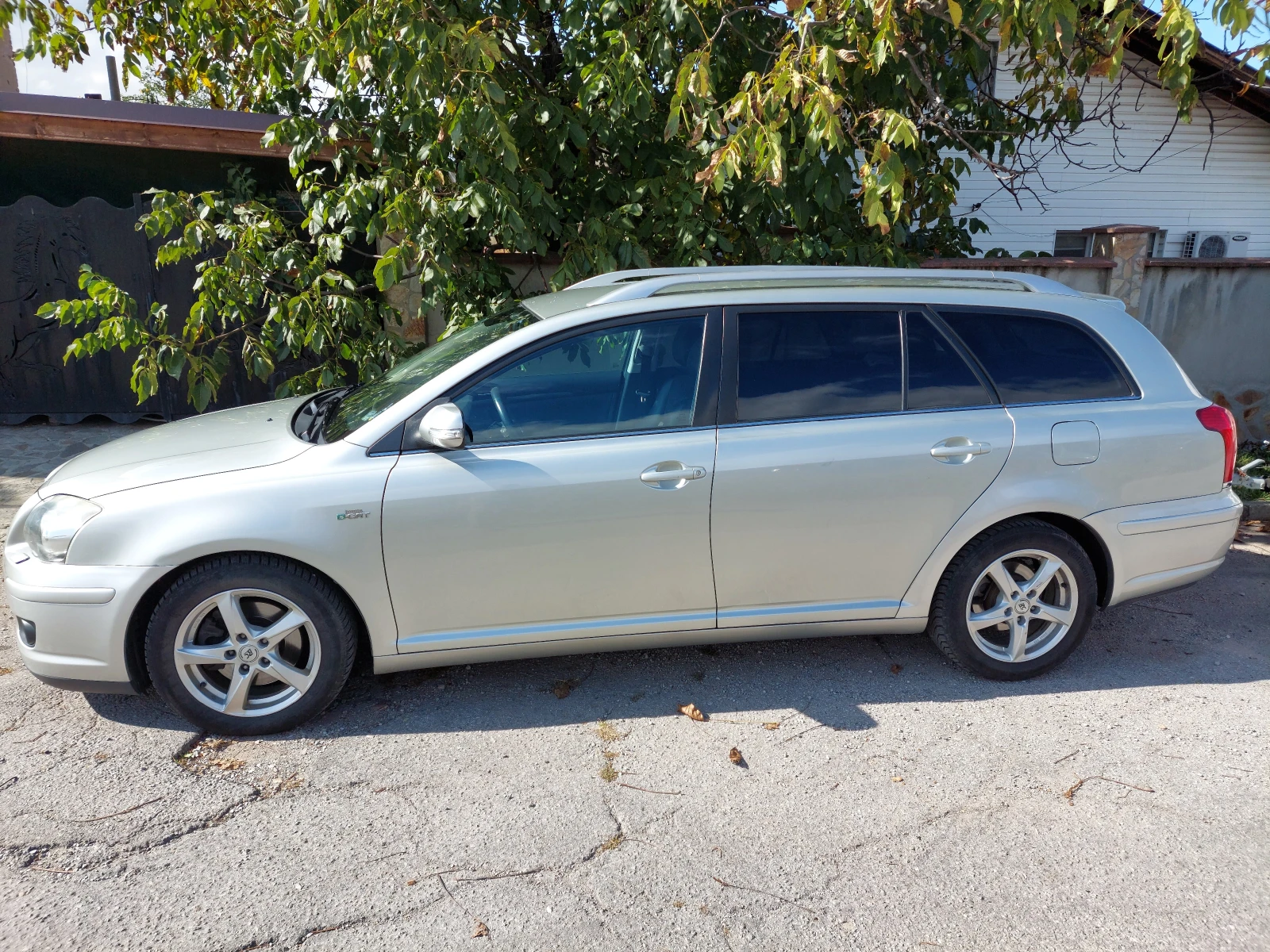 Toyota Avensis 2.2 D-CAT FACE - NAVI, снимка 2 - Автомобили и джипове - 54345854