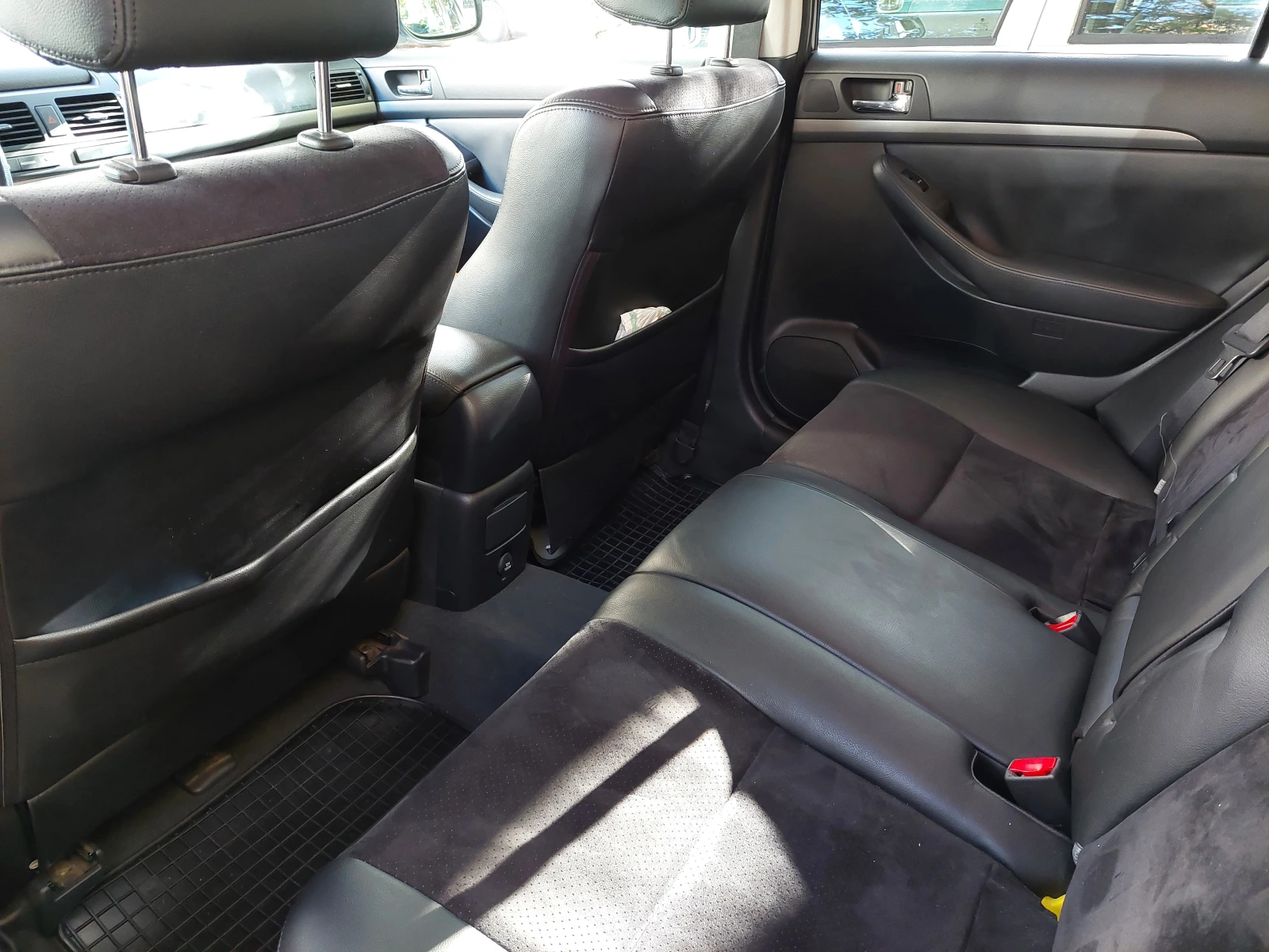 Toyota Avensis 2.2 D-CAT FACE - NAVI, снимка 5 - Автомобили и джипове - 54345854