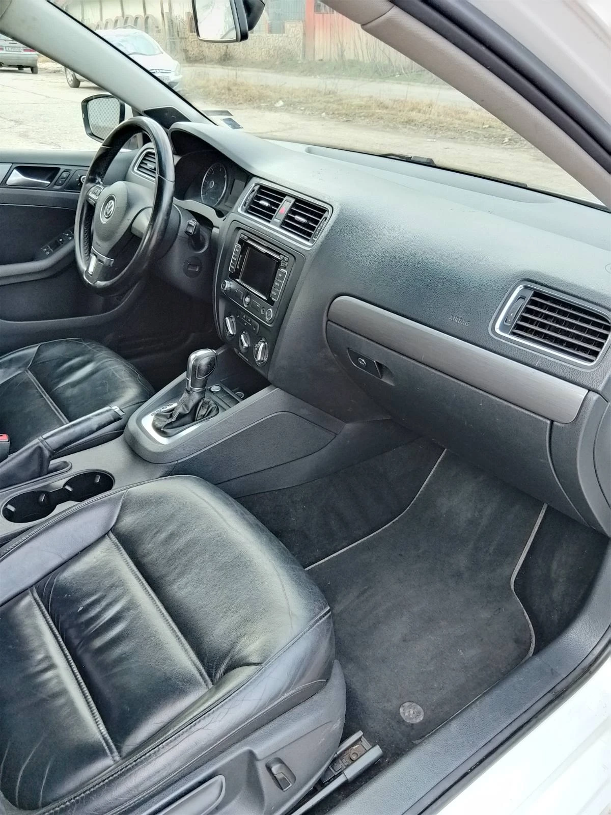 VW Jetta TDI, снимка 8 - Автомобили и джипове - 54506426