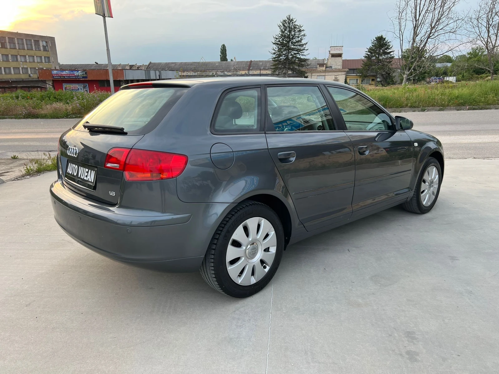 Audi A3 1.6i-102к.с-Автоматик-подгрев на седалките, снимка 4 - Автомобили и джипове - 54632790