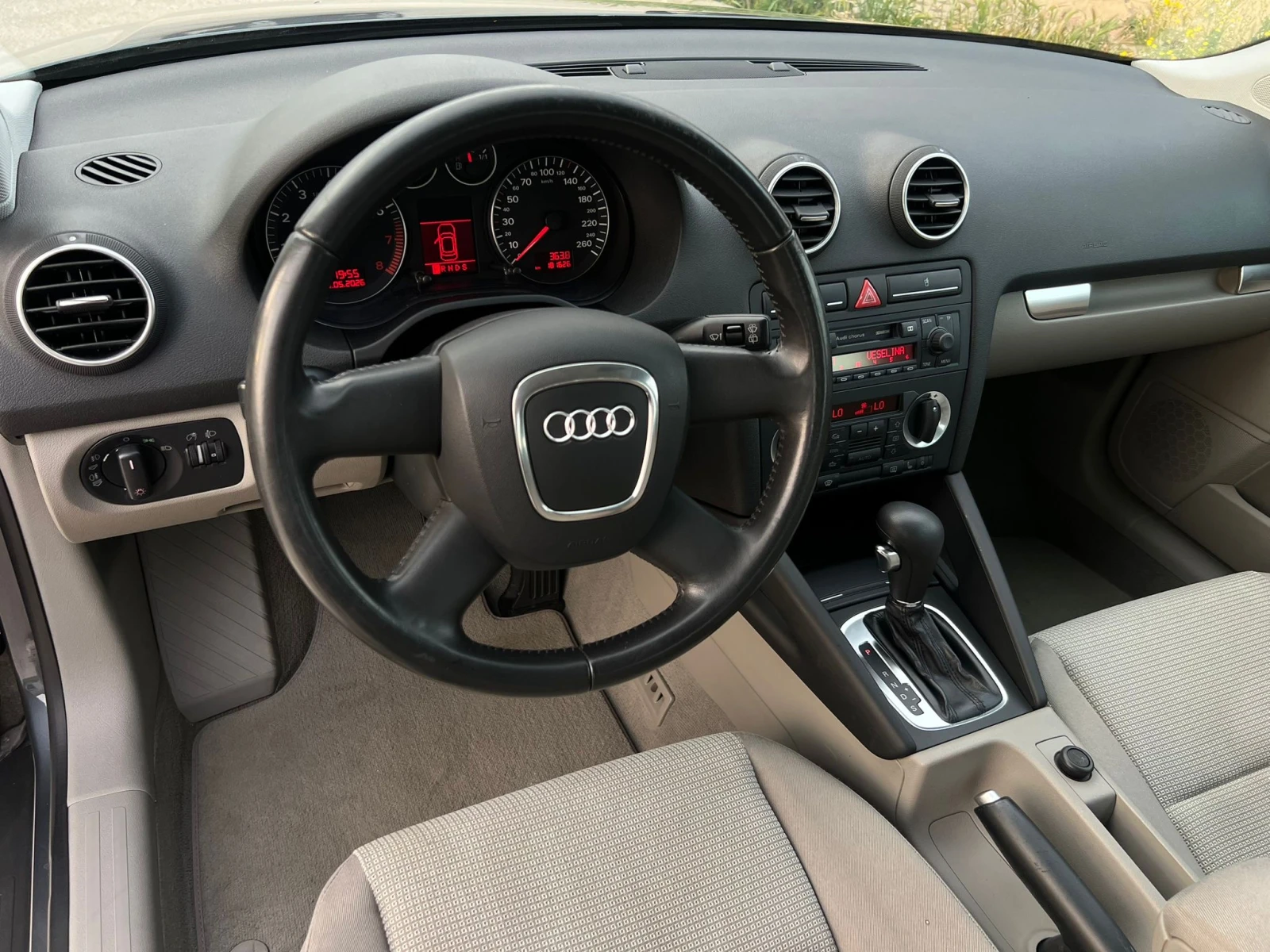 Audi A3 1.6i-102к.с-Автоматик-подгрев на седалките, снимка 9 - Автомобили и джипове - 54632790