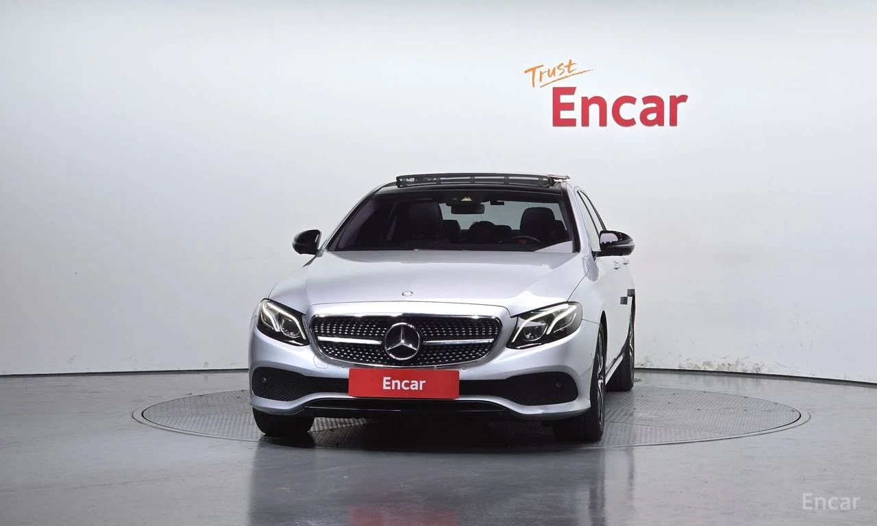 Mercedes-Benz E 300 AMG* PACK* ДИГИТАЛНО* ТАБЛО* BURMESTER* 360КАМЕРА*, снимка 4 - Автомобили и джипове - 54856085