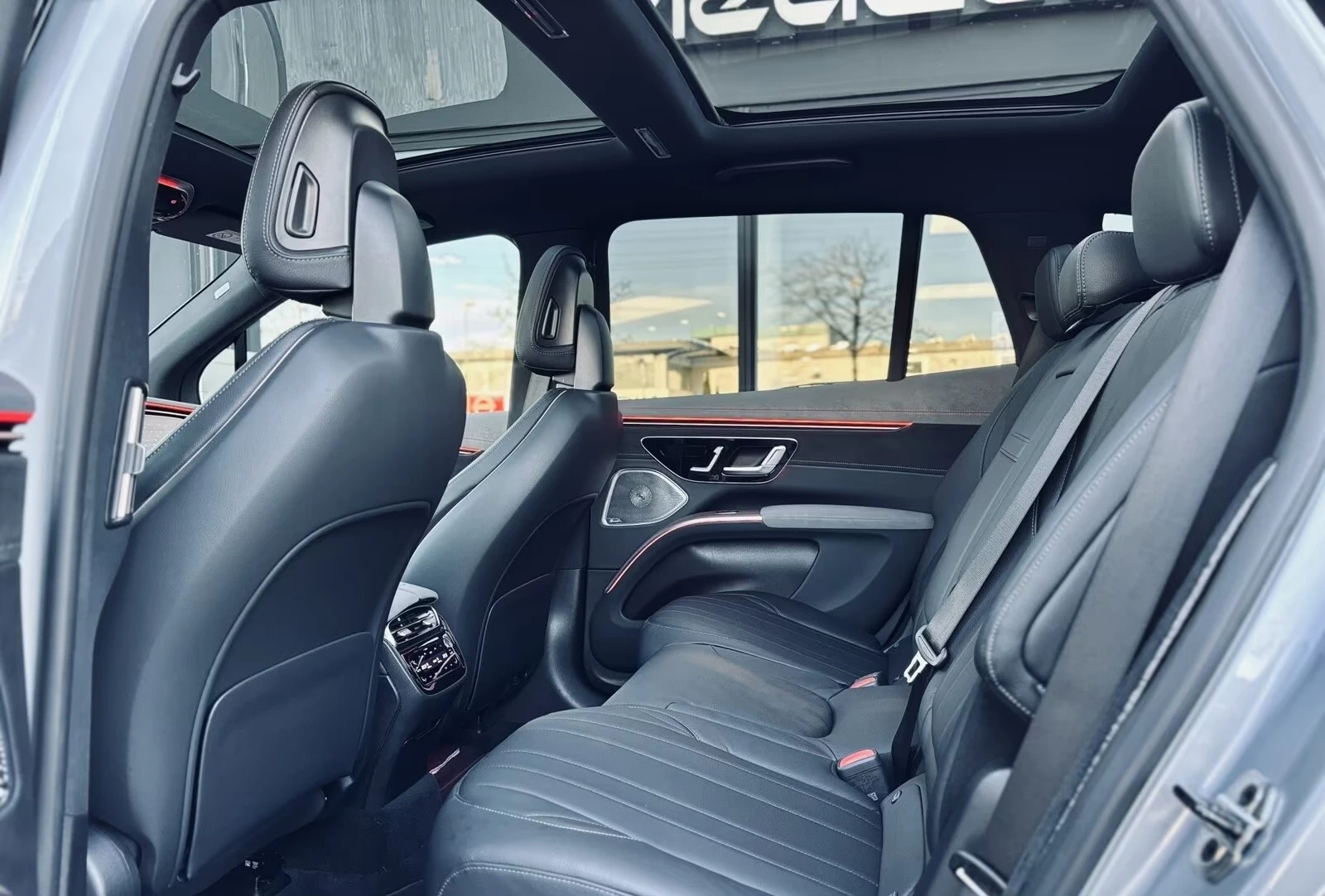 Mercedes-Benz EQS 450+ / SUV / AMG / AIRMATIC / 360/ HUD / NIGHT, снимка 14 - Автомобили и джипове - 55036581