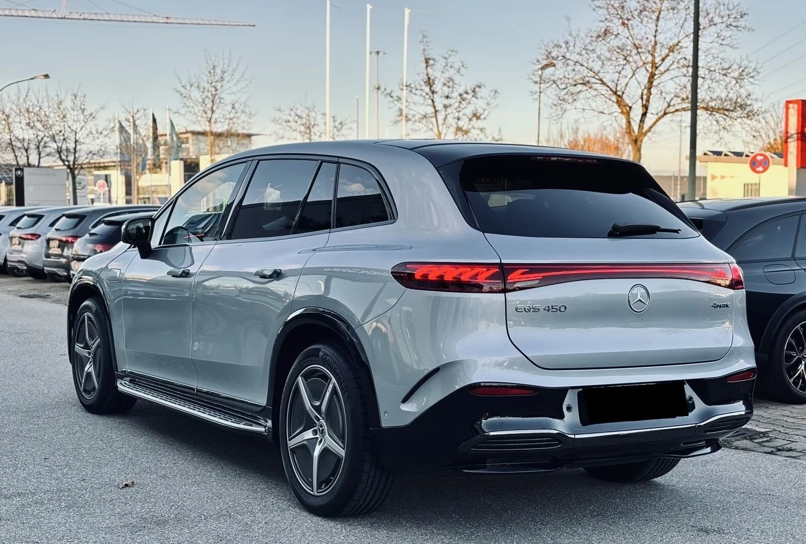 Mercedes-Benz EQS 450+ / SUV / AMG / AIRMATIC / 360/ HUD / NIGHT, снимка 4 - Автомобили и джипове - 55036581
