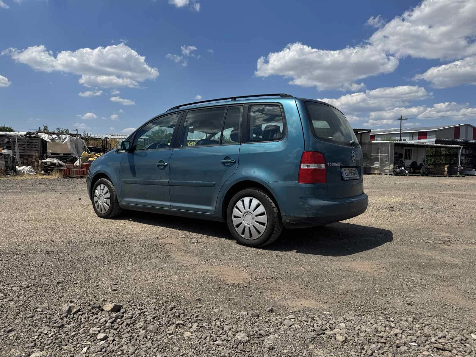 VW Touran 2.0, снимка 4 - Автомобили и джипове - 55528469