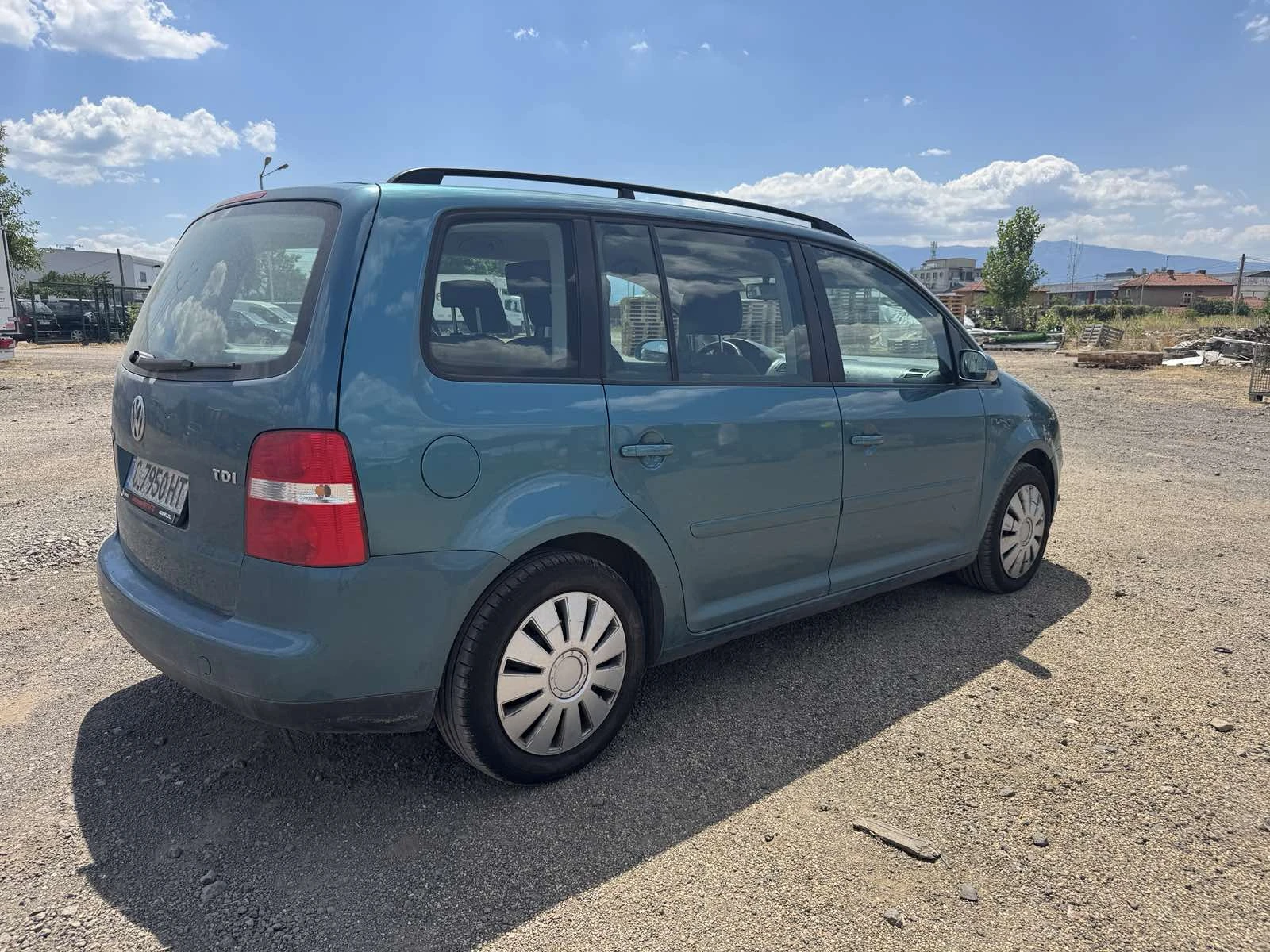 VW Touran 2.0, снимка 3 - Автомобили и джипове - 55528469