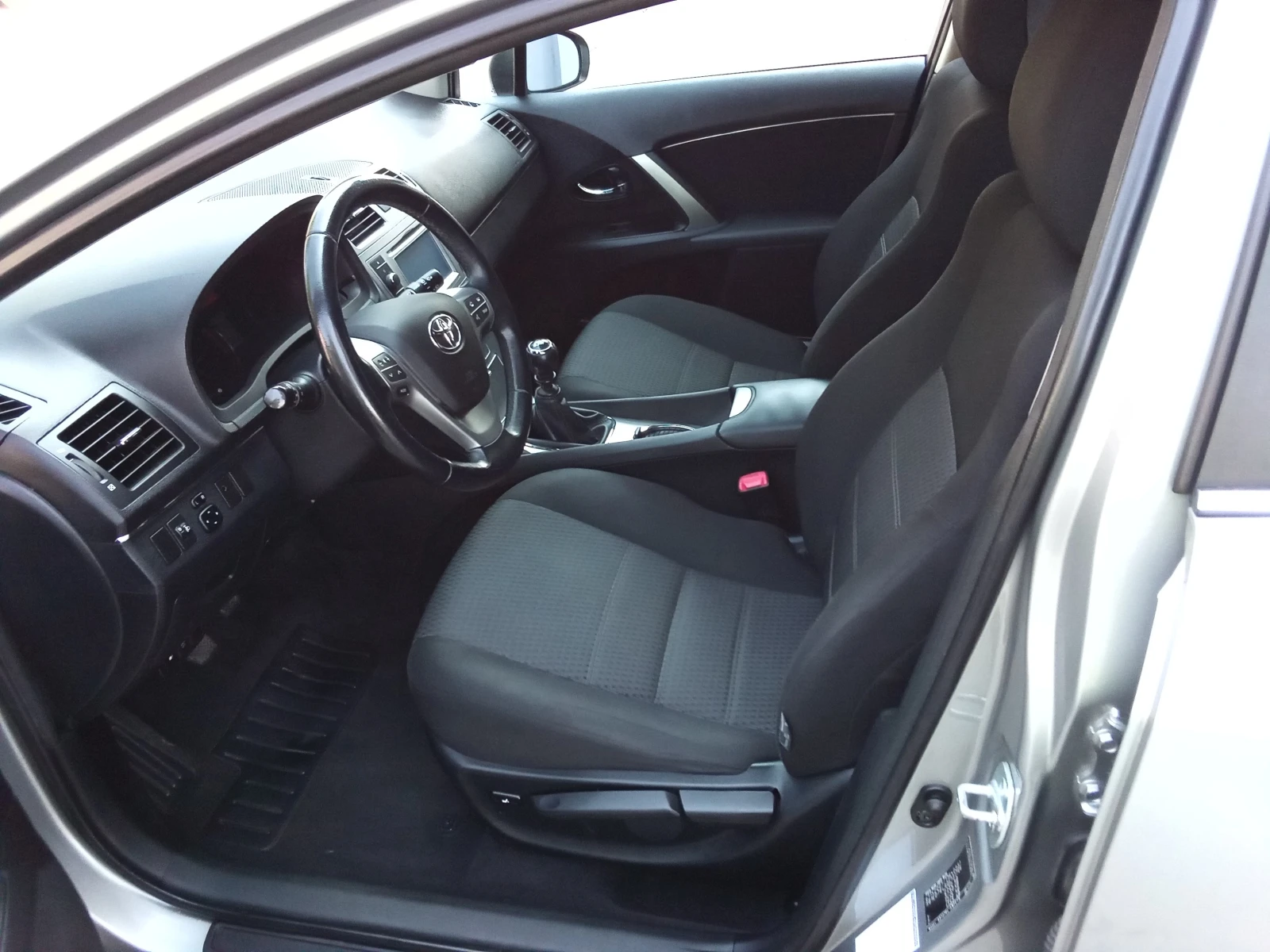 Toyota Avensis 2.0D4D-124kc. FACELIFT, снимка 10 - Автомобили и джипове - 55804398