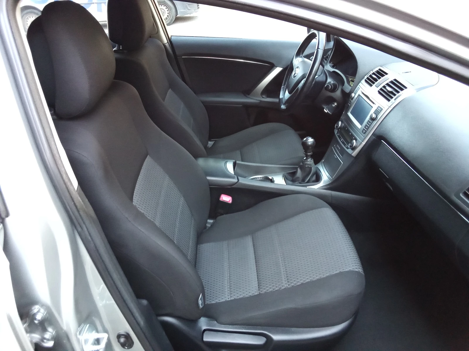 Toyota Avensis 2.0D4D-124kc. FACELIFT, снимка 11 - Автомобили и джипове - 55804398