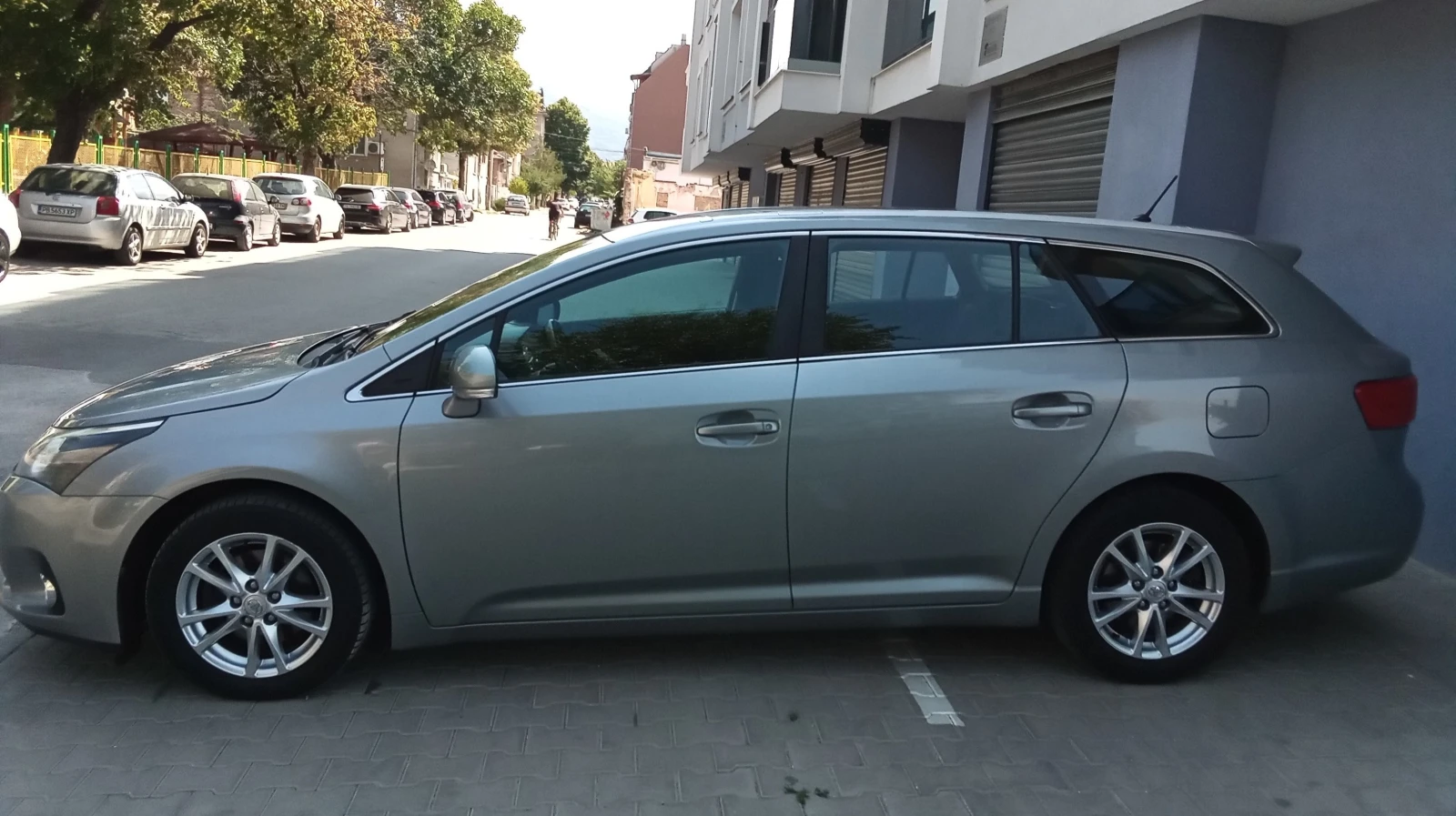 Toyota Avensis 2.0D4D-124kc. FACELIFT, снимка 4 - Автомобили и джипове - 55804398