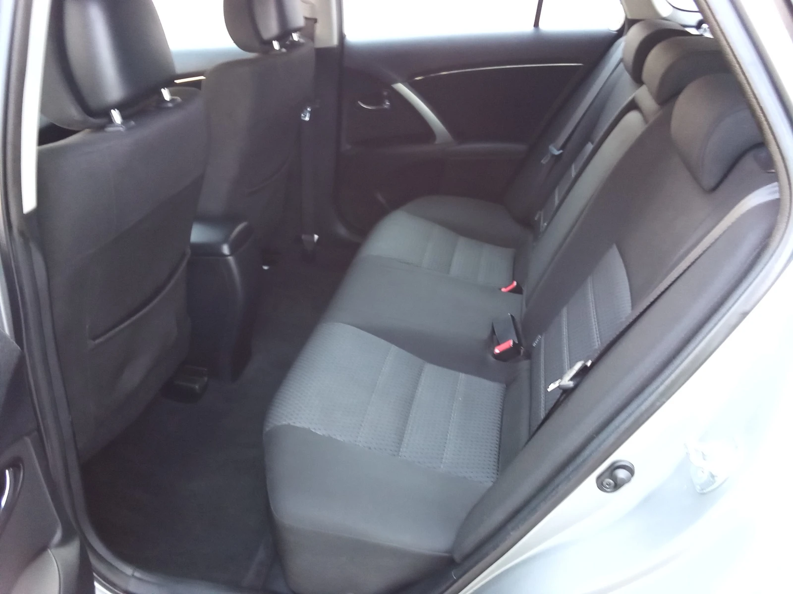 Toyota Avensis 2.0D4D-124kc. FACELIFT, снимка 12 - Автомобили и джипове - 55804398