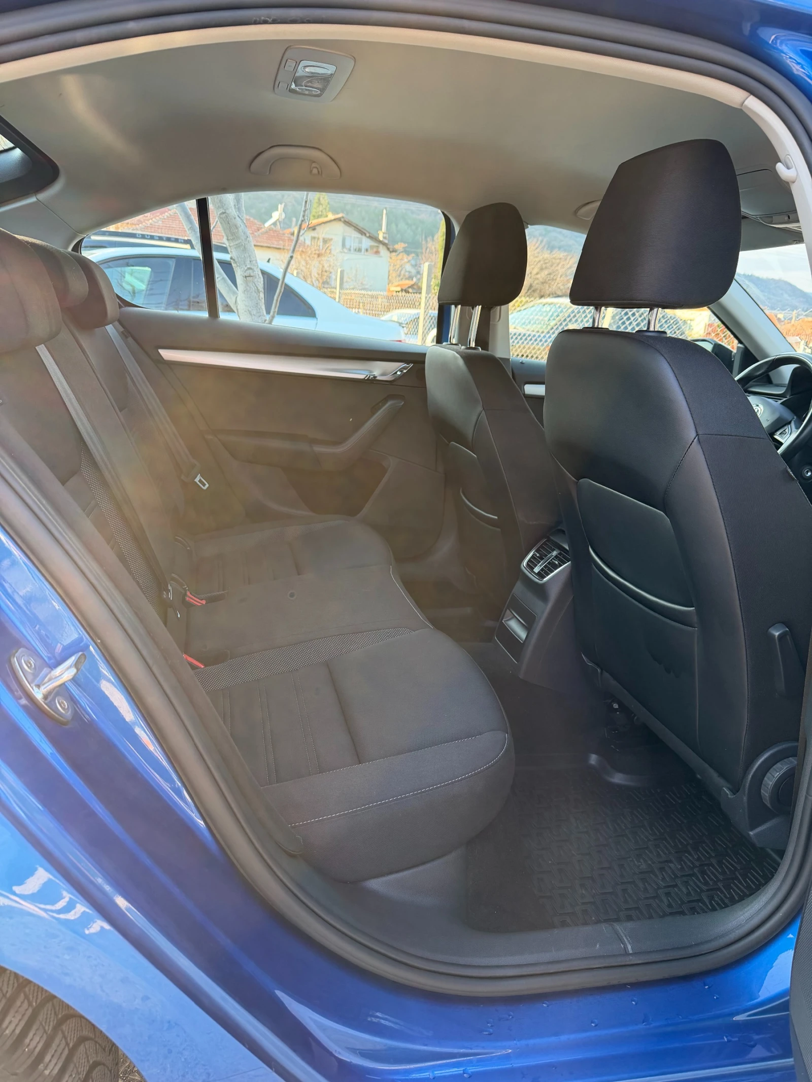 Skoda Octavia 1.5 TSI, снимка 10 - Автомобили и джипове - 56080357