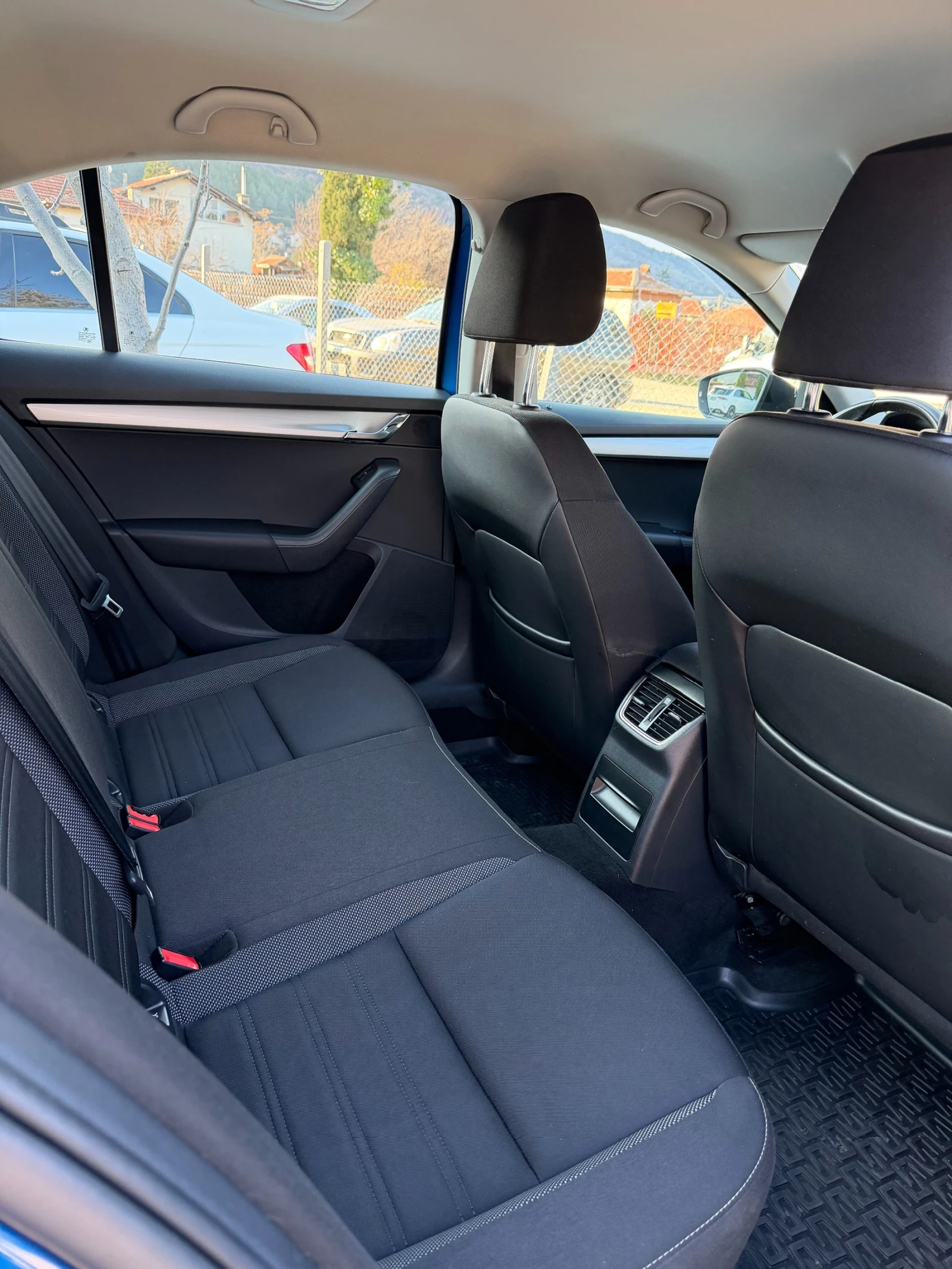 Skoda Octavia 1.5 TSI, снимка 11 - Автомобили и джипове - 56080357