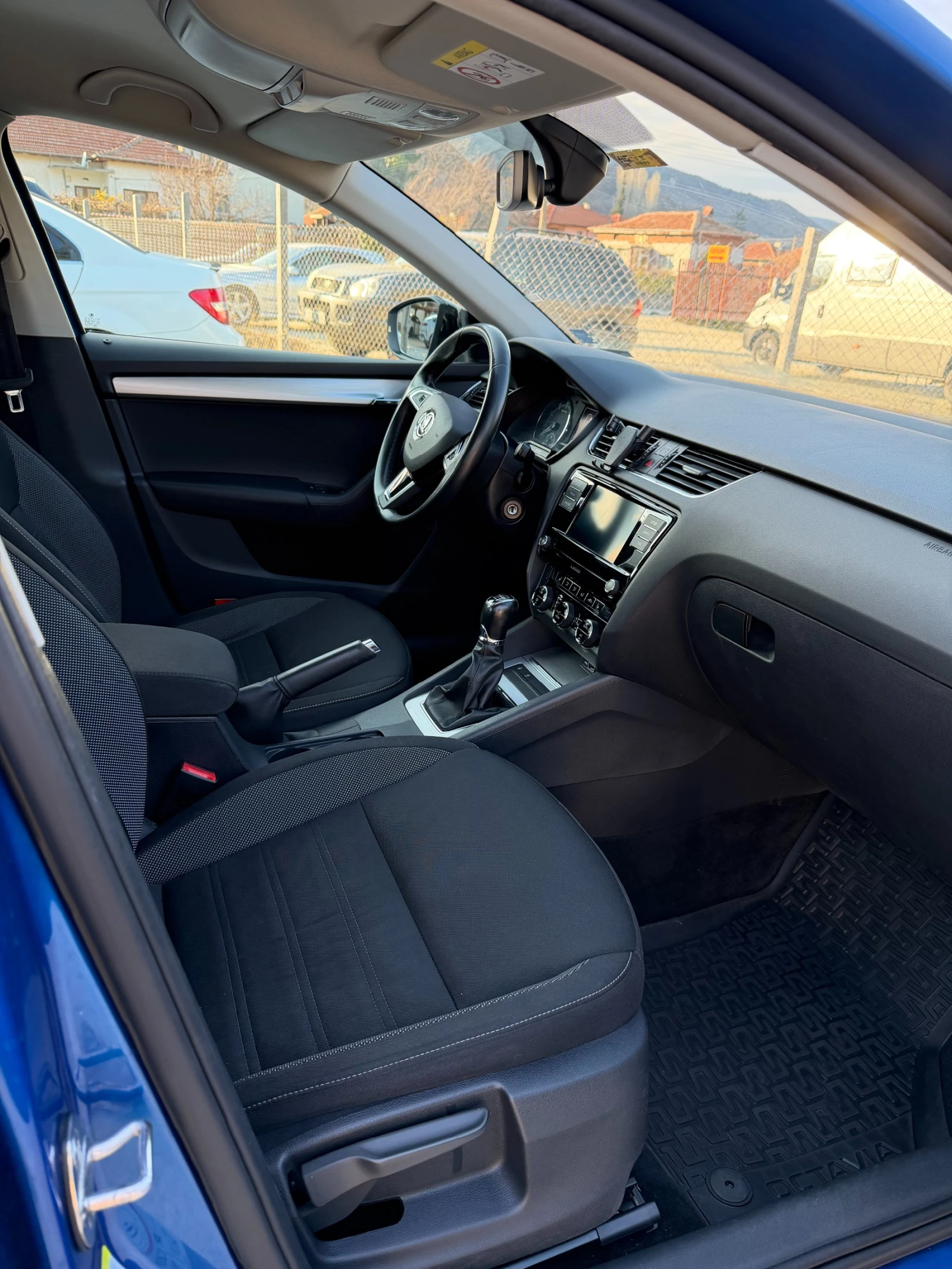 Skoda Octavia 1.5 TSI, снимка 8 - Автомобили и джипове - 56080357