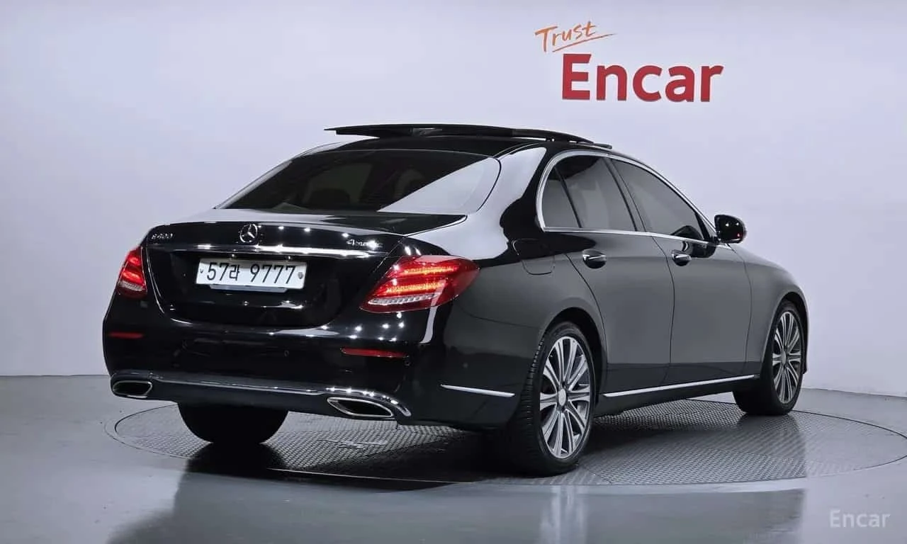 Mercedes-Benz E 400 4MATIC Exclusive | АВТОФИНАНСИРАНЕ, снимка 2 - Автомобили и джипове - 56319116