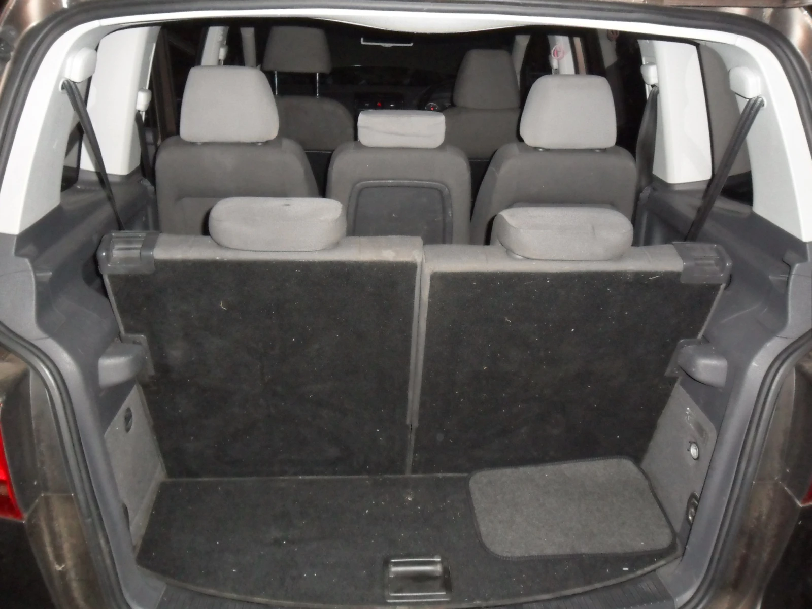 VW Touran, снимка 10 - Автомобили и джипове - 56571609