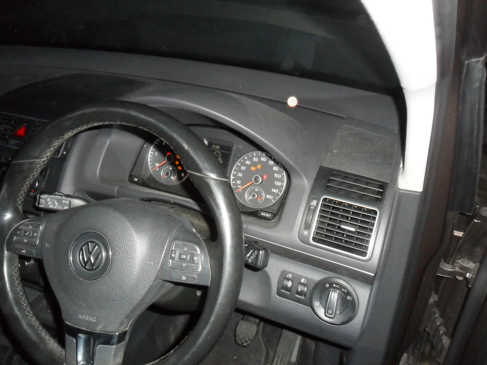 VW Touran, снимка 8 - Автомобили и джипове - 56571609