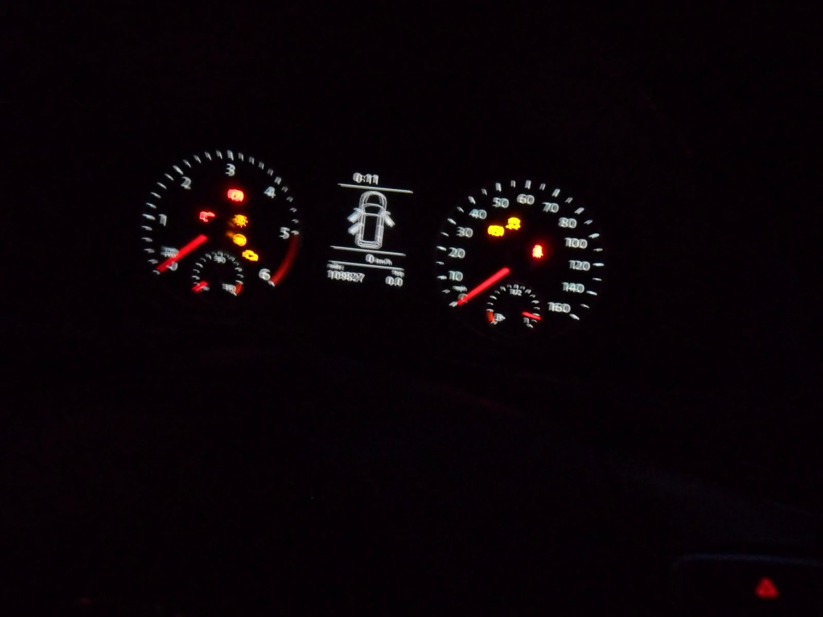 VW Touran, снимка 13 - Автомобили и джипове - 56571609