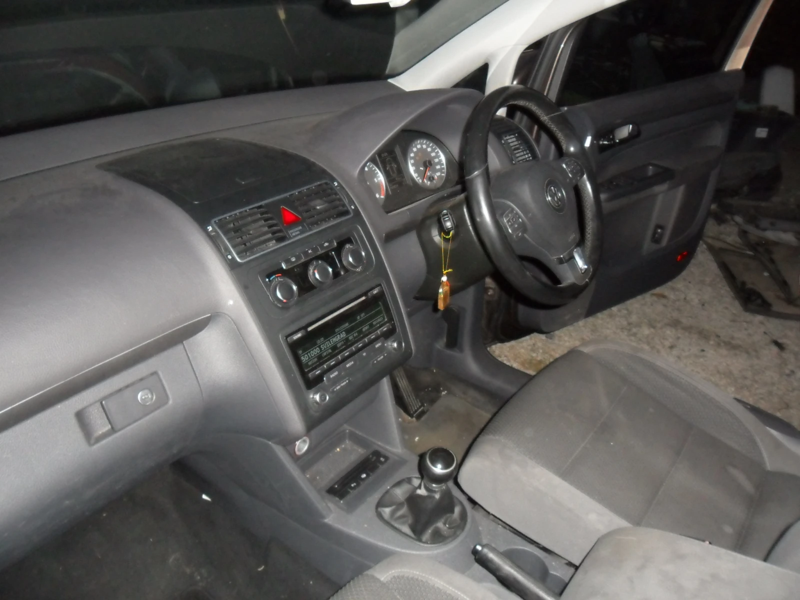 VW Touran, снимка 9 - Автомобили и джипове - 56571609