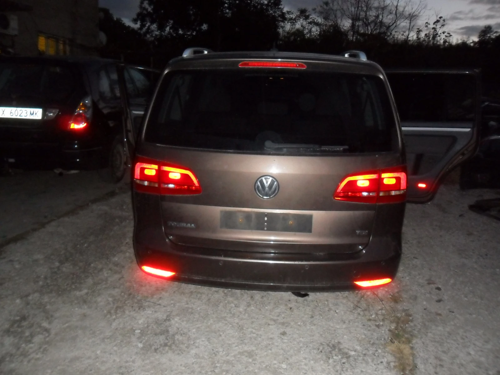 VW Touran, снимка 5 - Автомобили и джипове - 56571609