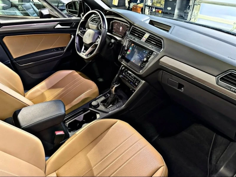 VW Tiguan R-line/Black edition/Pano/Carplay/65000км/серв ист, снимка 5 - Автомобили и джипове - 53589532