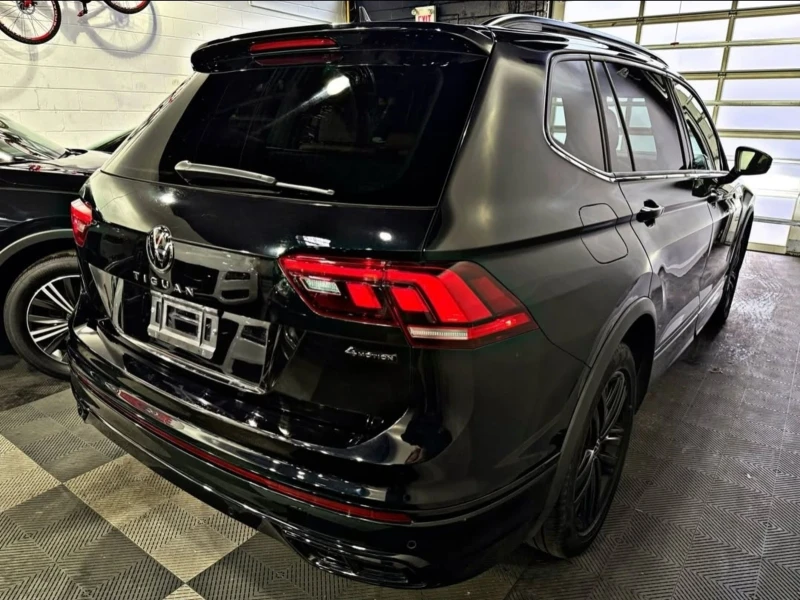 VW Tiguan R-line/Black edition/Pano/Carplay/65000км/серв ист, снимка 3 - Автомобили и джипове - 53589532