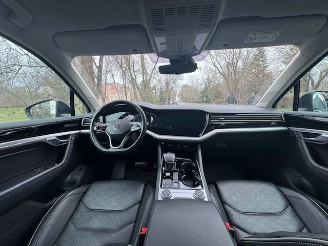 VW Touareg R-line/Digital Cockpit/, снимка 8 - Автомобили и джипове - 53153079