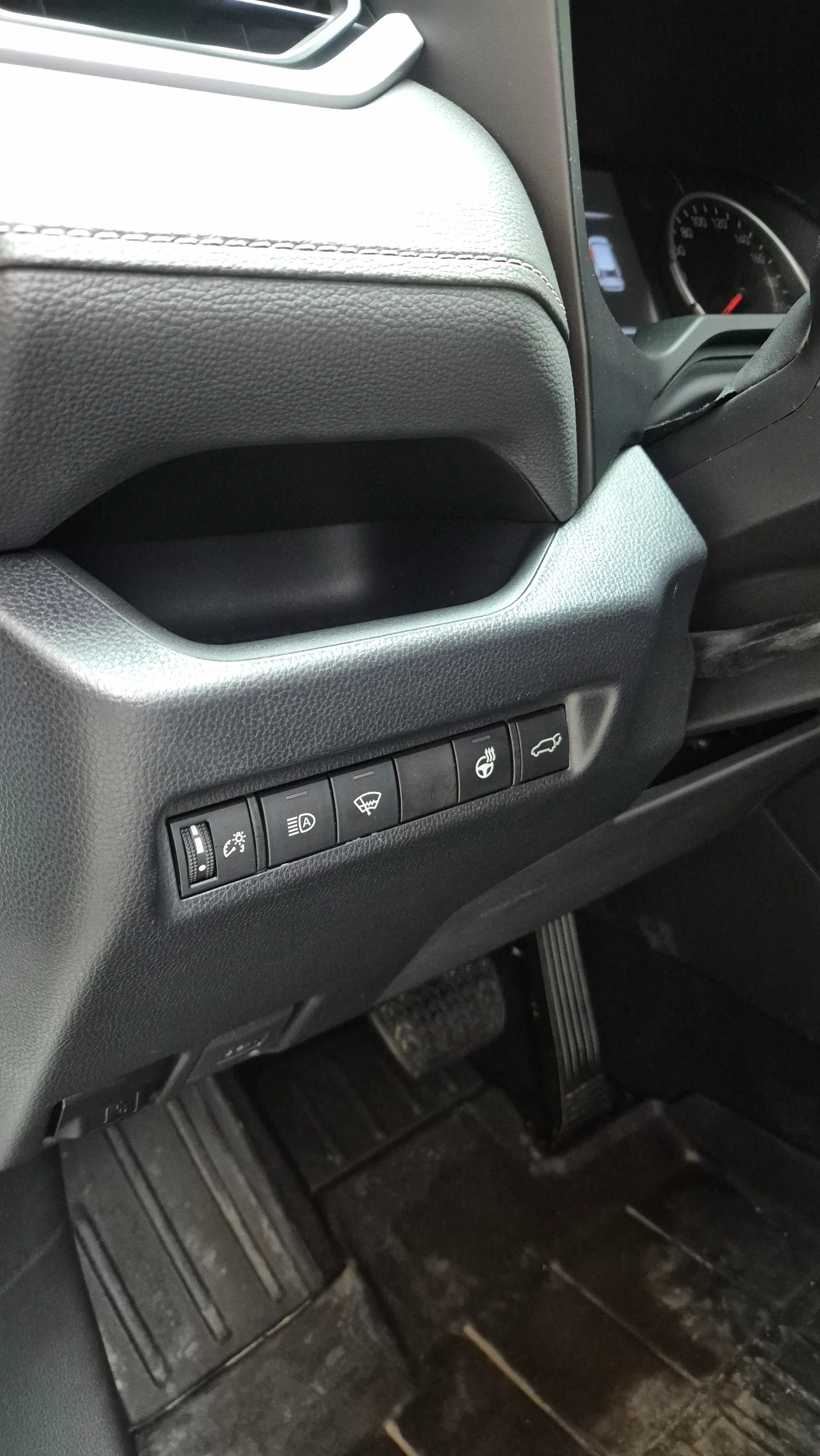 Toyota Rav4 2.5 AWD XLE PREMIUM 61000 KM, снимка 11 - Автомобили и джипове - 53445005