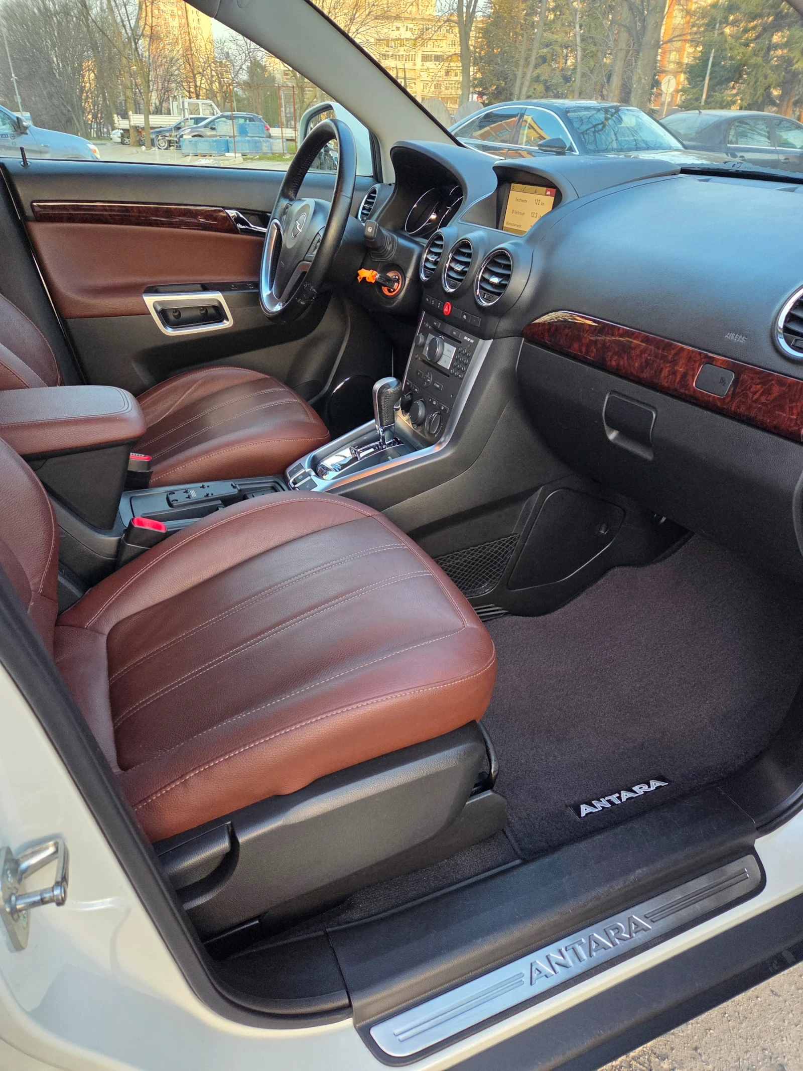 Opel Antara 2.4БЕНЗИН-АВТОМАТ4х4, снимка 11 - Автомобили и джипове - 53879560