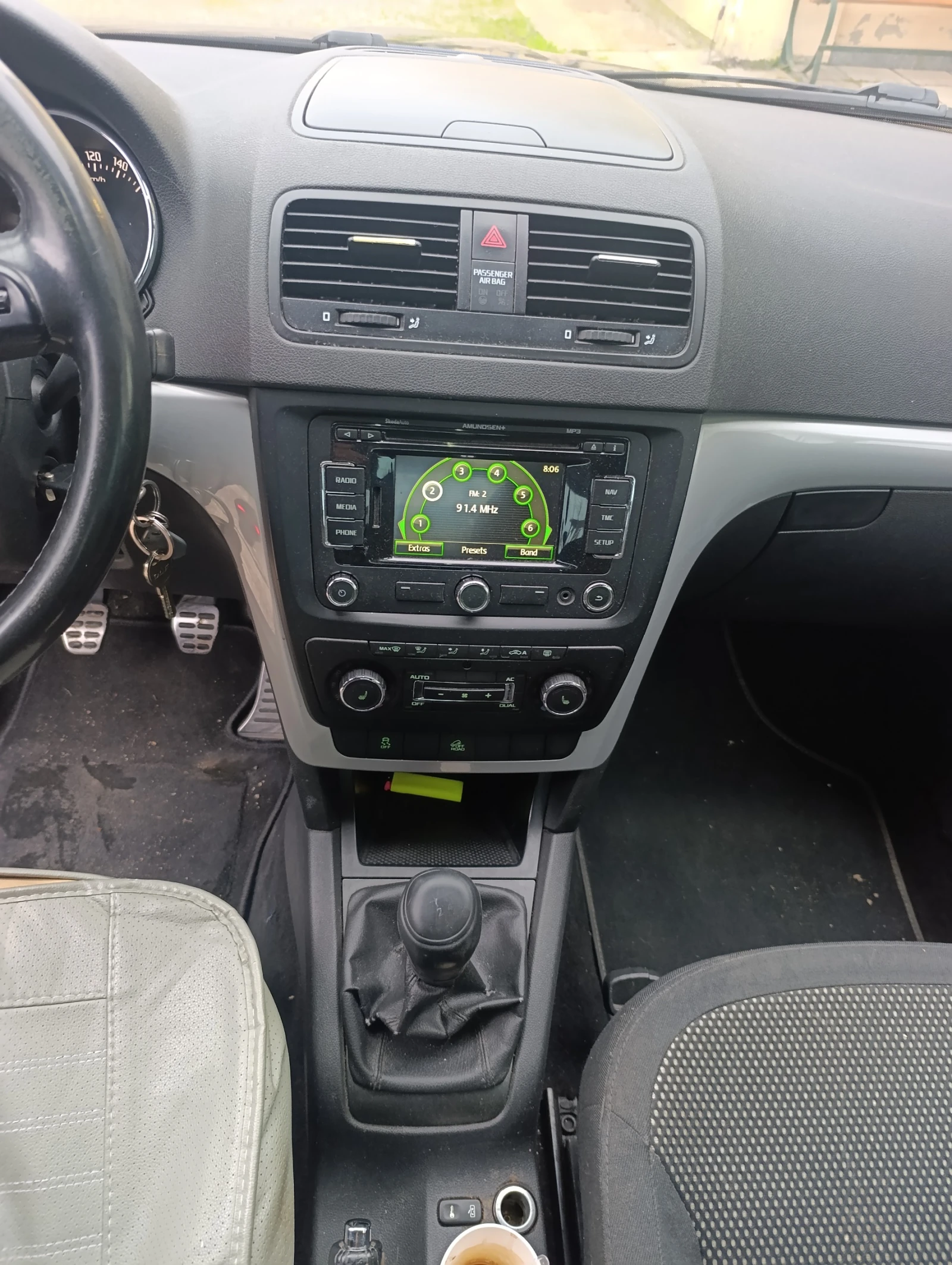 Skoda Yeti 4x4, снимка 10 - Автомобили и джипове - 54049043