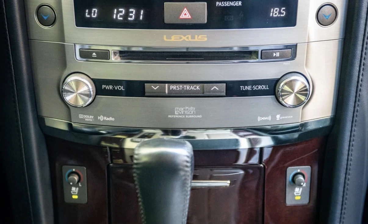 Lexus LX 570 Executive| 7Места| MarkLevinson| Обдухване| Камера, снимка 12 - Автомобили и джипове - 55631605