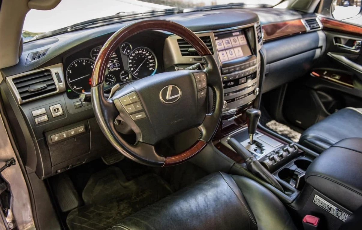 Lexus LX 570 Executive| 7Места| MarkLevinson| Обдухване| Камера, снимка 8 - Автомобили и джипове - 55631605