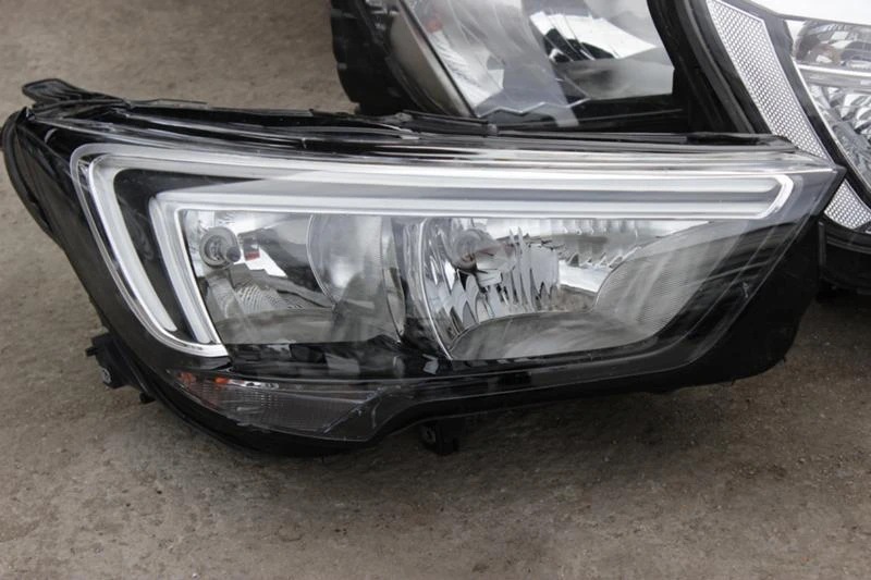 Светлини за Opel Crossland X, снимка 2 - Части - 49102071