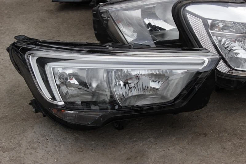 Светлини за Opel Crossland X, снимка 1 - Части - 49102071